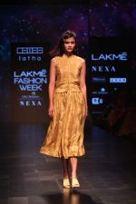 Model walk the ramp for Latha Sailesh Singhania Show at Lakme Fashion Week 2019  on 3rd Feb 2019  (22)_5c593eb4d83fa.jpg