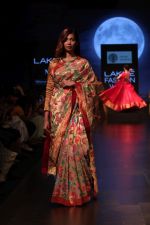 Model walk the ramp for Latha Sailesh Singhania Show at Lakme Fashion Week 2019  on 3rd Feb 2019  (31)_5c593ec41541d.jpg