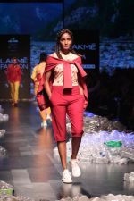 Model walk the ramp for Narendra Kumar at Lakme Fashion Week 2019  on 3rd Feb 2019 (11)_5c593bc50d4a6.jpg