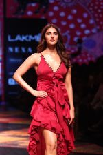 Vaani Kapoor walk the Ramp for Shivan and Narresh at Lakme Fashion Week 2019 on 3rd Feb 2019 (35)_5c593c579bb6c.jpg