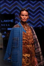 at Lakme Fashion Week 2019 Day 2 on 2nd Feb 2019 (2)_5c5939ce3d106.jpg