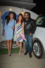 Shilpa Shetty, Raj Kundra, Shamita Shetty at the baby shower of her manager in bandra on 8th Feb 2019 (9)_5c612f4d325b1.jpg