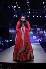 Isha Koppikar at Smile Foundation & Designer Sailesh Singhania fashion show for the 13th edition of Ramp for Champs at the race course in mahalxmi on 13th Feb 2019 (62)_5c651eb7138e2.jpg