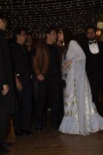 Salman Khan at Sonakshi Sinha_s wedding reception in four bungalows, andheri on 17th Feb 2019 (37)_5c6a644b336d9.jpg