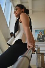 Taapsee Pannu spotted at Red Chillies office in Khar on 25th Feb 2019 (14)_5c7544611f5a5.jpg