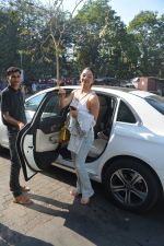 Kiara Advani Spotted At Bastian Bandra on 23rd Feb 2019 (6)_5c763c8014d5e.jpg