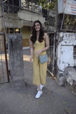 Kriti Sanon spotted at Kromkay juhu on 25th Feb 2019 (37)_5c763d12a48ab.jpg