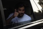 Sidharth Malhotra spotted at Ekta Kapoor_s house in juhu on 25th Feb 2019 (9)_5c763d04c4c03.jpg