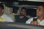 Raj Kundra spotted at bandra on 27th Feb 2019  (42)_5c77888920950.jpg