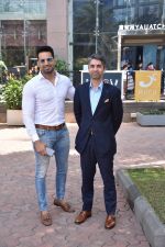 Upen Patel Spotted At Yauatcha Restaurant Along With Olympic Gold Medalist Abhinav Bindra on 10th March 2019 (26)_5c8612dabdd27.jpg