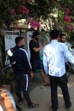 Ajay Devgan spotted at versova on 13th March 2019 (12)_5c8a08e455140.jpg