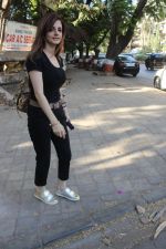 Sussane Khan spotted at Kromakay juhu on 20th March 2019 (5)_5c9336a5e71bc.JPG