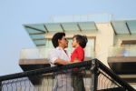 Shahrukh Khan with son Abram waves the fans on Eid at his bandra residence on 5th June 2019 (48)_5cf8b692c28fc.jpg