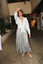 Sonam Kapoor_s birthday party in Anil Kapoor_s house in juhu on 8th June 2019 (51)_5d023b660ea5f.JPG