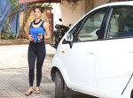 Kim Sharma spotted at gym in bandra on 13th June 2019  (3)_5d033e708ab57.jpg
