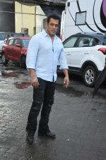 Salman Khan meet the families who had experienced partition at Mehboob Studio in bandra on 13th June 2019 (197)_5d034f40cf7d4.JPG