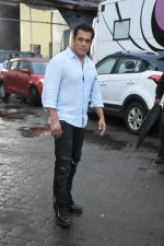 Salman Khan meet the families who had experienced partition at Mehboob Studio in bandra on 13th June 2019 (198)_5d034f42d1d72.JPG