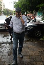 Anupam Kher spotted at Kromakay juhu on 18th June 2019 (7)_5d09d7c8a2499.JPG