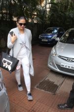 Huma Qureshi spotted at Andheri on 19th June 2019 (4)_5d0c7a789ddfd.JPG