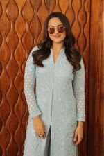 Sonakshi Sinha Spotted Sun N Sand, Juhu For Their Upcoming Film Khandaani Shafakhana on 22nd June 2019 (36)_5d0f31579dcbd.jpg