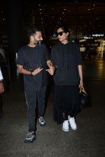 Sonam Kapoor & Anand Ahuja spotted at airport on 26th June 2019 (8)_5d15c07bac57c.JPG