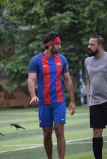 Ranbir Kapoor playing football at juhu on 7th July 2019 (28)_5d22f2d08080c.JPG