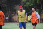 Ranbir Kapoor playing football at juhu on 7th July 2019 (54)_5d22f2fbc369e.JPG