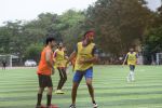 Ranbir Kapoor playing football at juhu on 7th July 2019 (59)_5d22f30950385.JPG