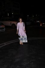 Elli Avram spotted at clinic in bandra on 18th July 2019 (20)_5d316a5f99e35.JPG