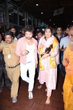 Himesh Reshammiya with wife spotted at Sidhivinayak temple on 24th July 2019 (12)_5d3aa7cba8ee4.JPG