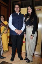 CM Devendra Fadnavis with wife Amruta Fadnavis at the red carpet of NBT Utsav Awards 2019 (1)_5d3ea66be8b28.jpg