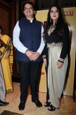 CM Devendra Fadnavis with wife Amruta Fadnavis at the red carpet of NBT Utsav Awards 2019 (19)_5d3ea695178af.jpg