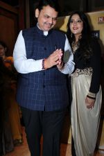 CM Devendra Fadnavis with wife Amruta Fadnavis at the red carpet of NBT Utsav Awards 2019 (2)_5d3ea66d787d4.jpg