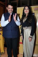 CM Devendra Fadnavis with wife Amruta Fadnavis at the red carpet of NBT Utsav Awards 2019 (4)_5d3ea670a2497.jpg