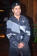Varun Dhawan spotted at gym in juhu on 29th July 2019 (5)_5d3fe9cccedc0.JPG