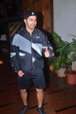 Varun Dhawan spotted at gym in juhu on 29th July 2019 (6)_5d3fe9cf254e1.JPG