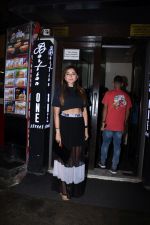  Kanika Kapoor with her daughter at Bastian bandra on 31st July 2019 (1)_5d42959f38f81.JPG