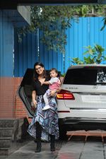 Sunny Leone with kids spotted at juhu on 1st Aug 2019 (44)_5d43e676f2577.JPG