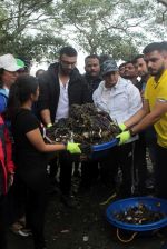 Arjun Kapoor will be flagging off the 2nd edition of the Beach clean up drive at Carter Road in Mumbai on Sunday on 4th Aug 2019 (18)_5d47d531a6f72.jpg