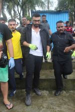 Arjun Kapoor will be flagging off the 2nd edition of the Beach clean up drive at Carter Road in Mumbai on Sunday on 4th Aug 2019 (19)_5d47d53371ce3.jpg