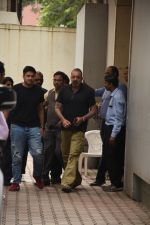  Sanjay Dutt spotted at Vishesh films office in Khar on 12th Aug 2019 (7)_5d525d45b61a5.JPG