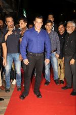 Salman Khan at the 25years celebration of Hum Apke hai Kaun at liberty cinema on 10th Aug 2019 (16)_5d5b9a2f6b31b.jpg