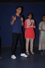 Akshay Kumar attends the special screening of film Mission Mangal hosted for BMC workers at plaza cinema in Dadar on 20th Aug 2019 (32)_5d5cf53ac3de4.JPG