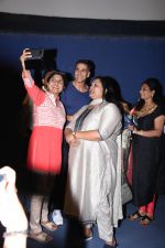 Akshay Kumar attends the special screening of film Mission Mangal hosted for BMC workers at plaza cinema in Dadar on 20th Aug 2019 (42)_5d5cf5503ebaf.JPG