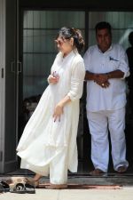 Alka Yagnik at the funeral of Mohammed Zahur Khayyam on 20th Aug 2019