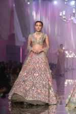 Model walk the ramp for Manish Malhotra_s show at Lakme Fashion Week in mumbai on 20th Aug 2019 (101)_5d5cf7abdeb7c.jpg