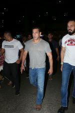Salman Khan spotted at airport on 20th Aug 2019 (80)_5d5cf4b1434a5.JPG