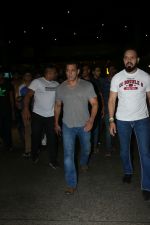 Salman Khan spotted at airport on 20th Aug 2019 (82)_5d5cf4bd1a1fa.JPG