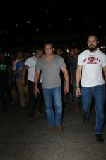 Salman Khan spotted at airport on 20th Aug 2019 (83)_5d5cf4c14a90f.JPG