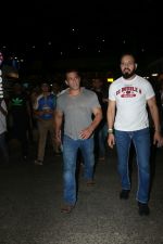 Salman Khan spotted at airport on 20th Aug 2019 (86)_5d5cf4d34da42.JPG